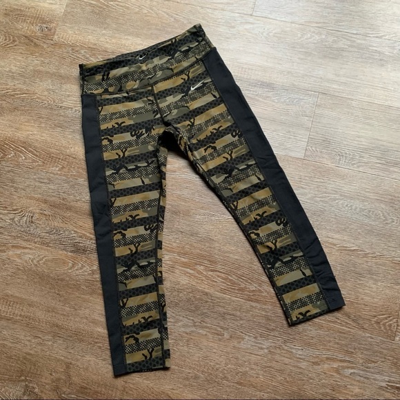 Nike Epic Lux Printed Militia Green/Black 686036-356 Women's Running Crops M - Picture 2 of 11